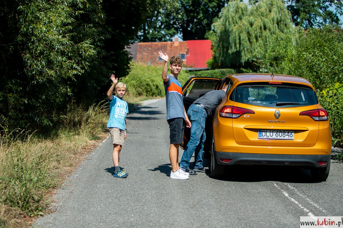 Ksiądz-filmowiec znów nagrywa i… opuszcza Lubin