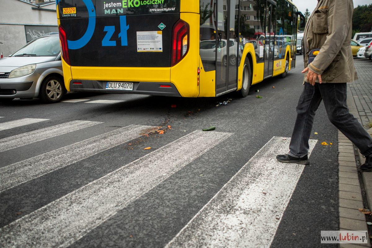 Seniorka potrącona na pasach