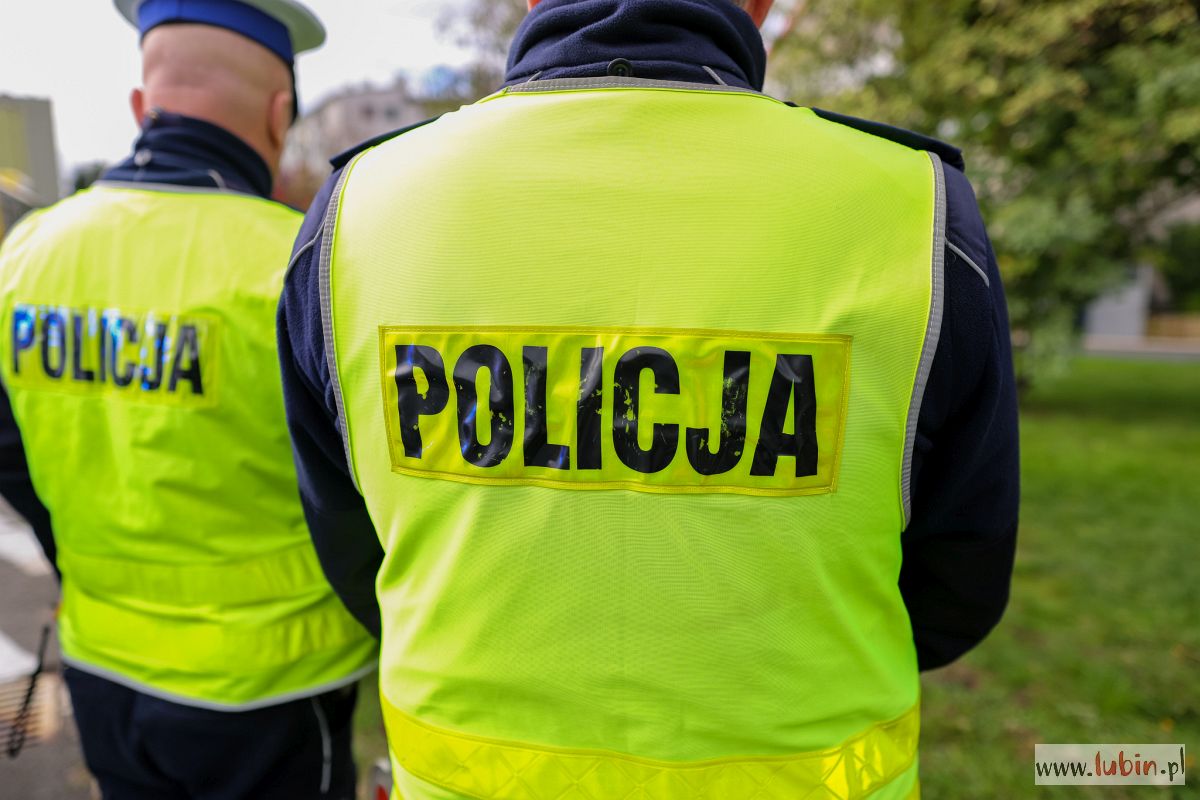 Zajęci kradzieżą nie zauważyli policjantów