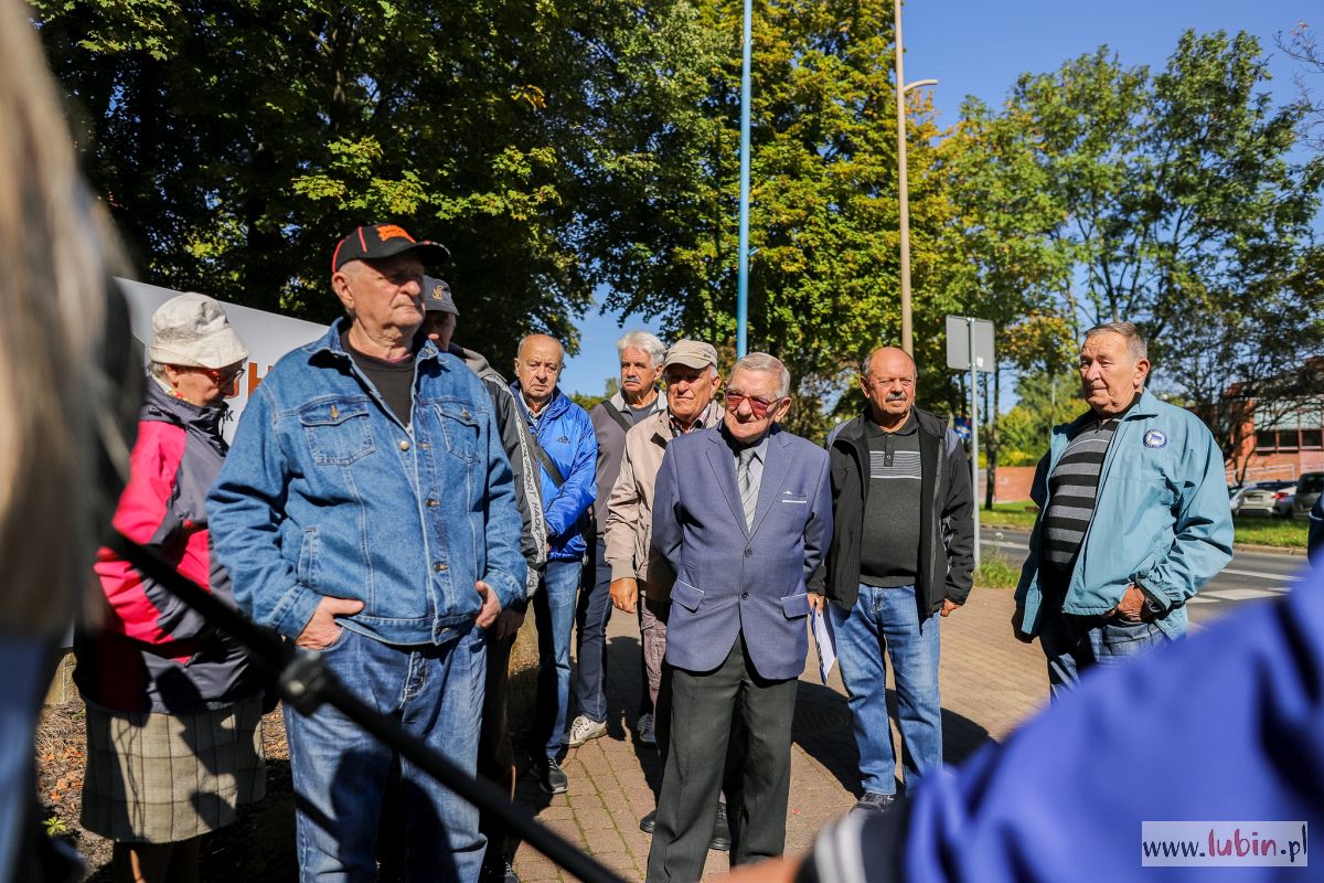 Emeryci wciąż walczą o swoje. Tym razem w mniejszym gronie