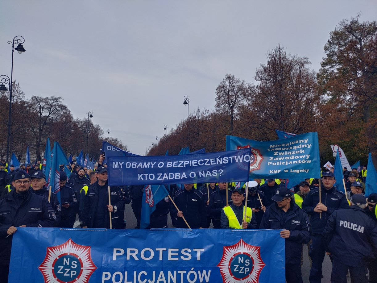 Policjanci z Lubina demonstrowali w Warszawie