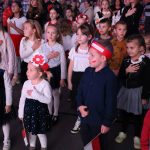 Patriotyczne śpiewy w hali RCS, 11 listopada, 11.11.2022 r (99)