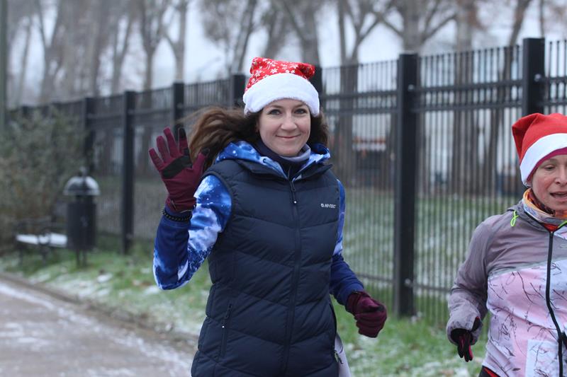 Biegający Mikołaje i parkrun pomagają dzieciom