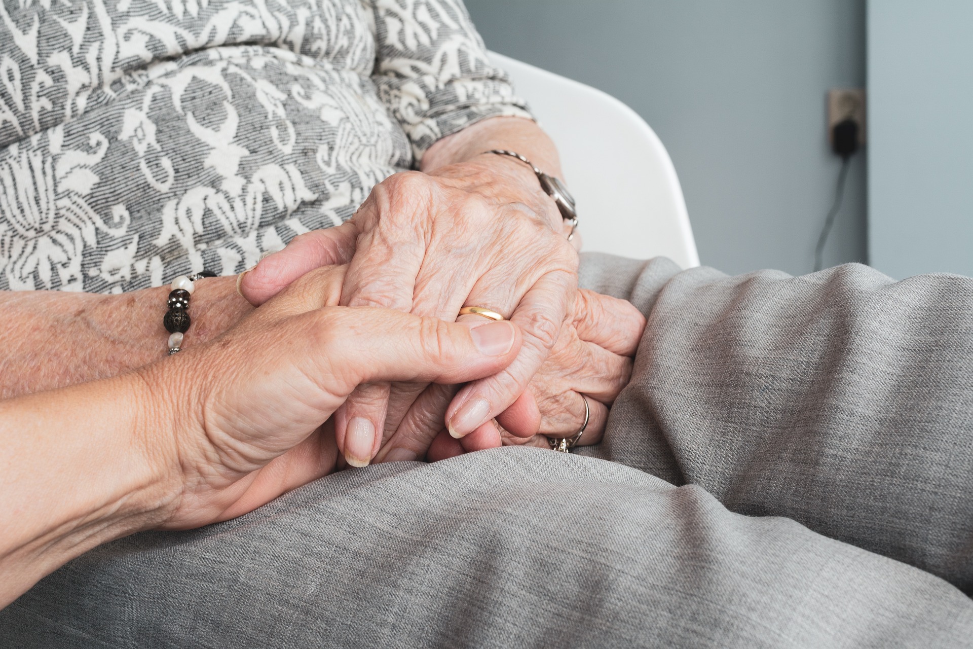 Są pieniądze na pomoc seniorom i ich opiekunom