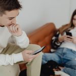 social-media-smartfon-pexels-karolina-grabowska-6255937
