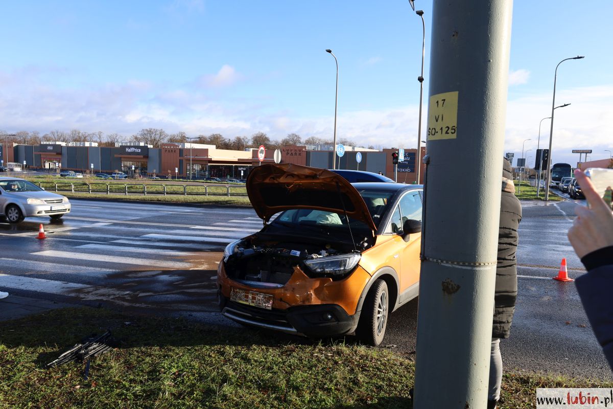 Zderzenie na skrzyżowaniu. Jedna osoba poszkodowana [AKTUALIZACJA]