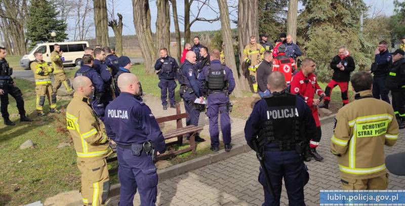 Zwłoki mężczyzny dostrzegł pilot drona. Sprawę bada prokuratura