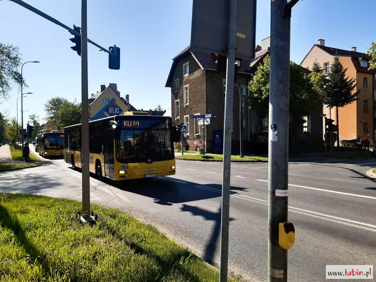 Kierowcy PKS Lubin w wyjątkowy sposób pożegnali kolegę [WIDEO]