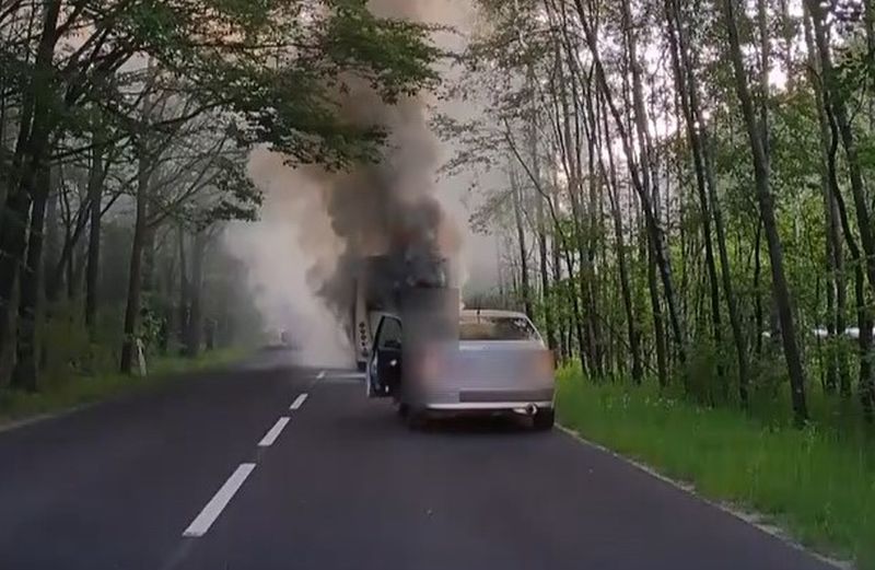 Autobus stanął w ogniu