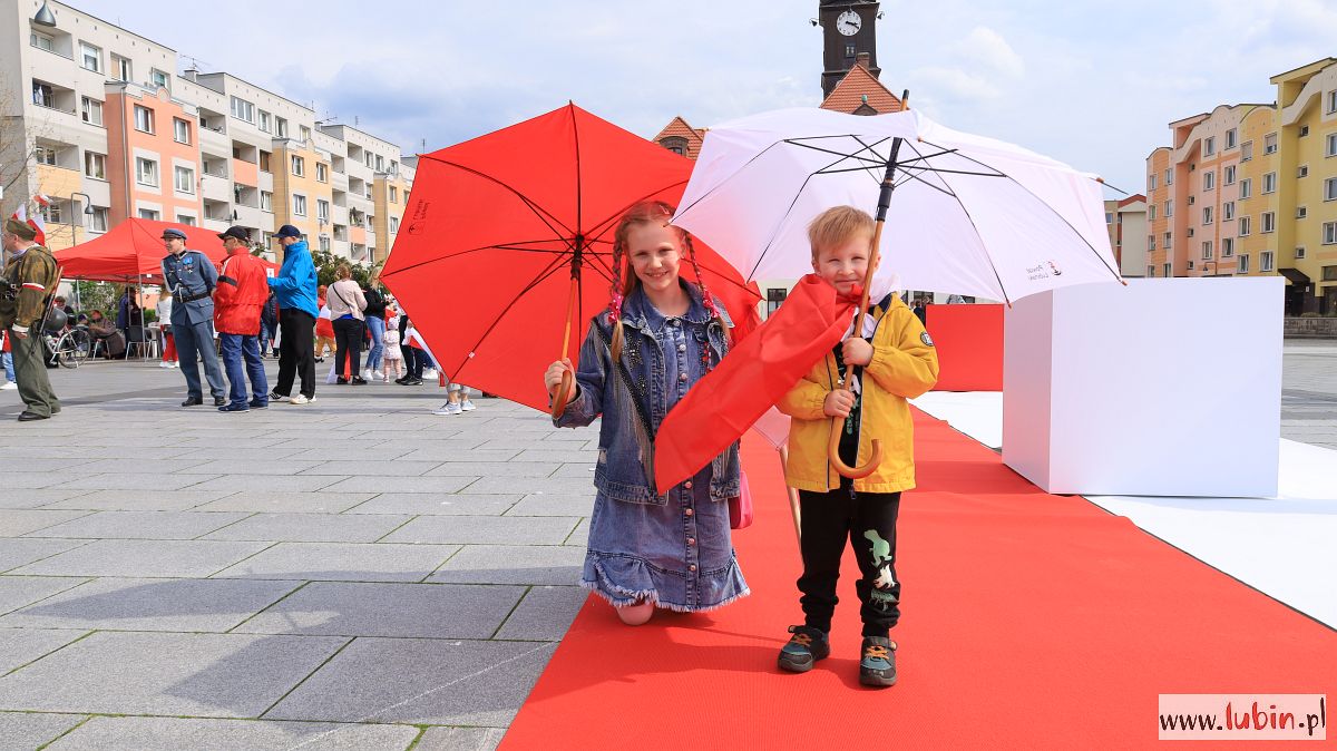 Biało-czerwono na lubińskim rynku