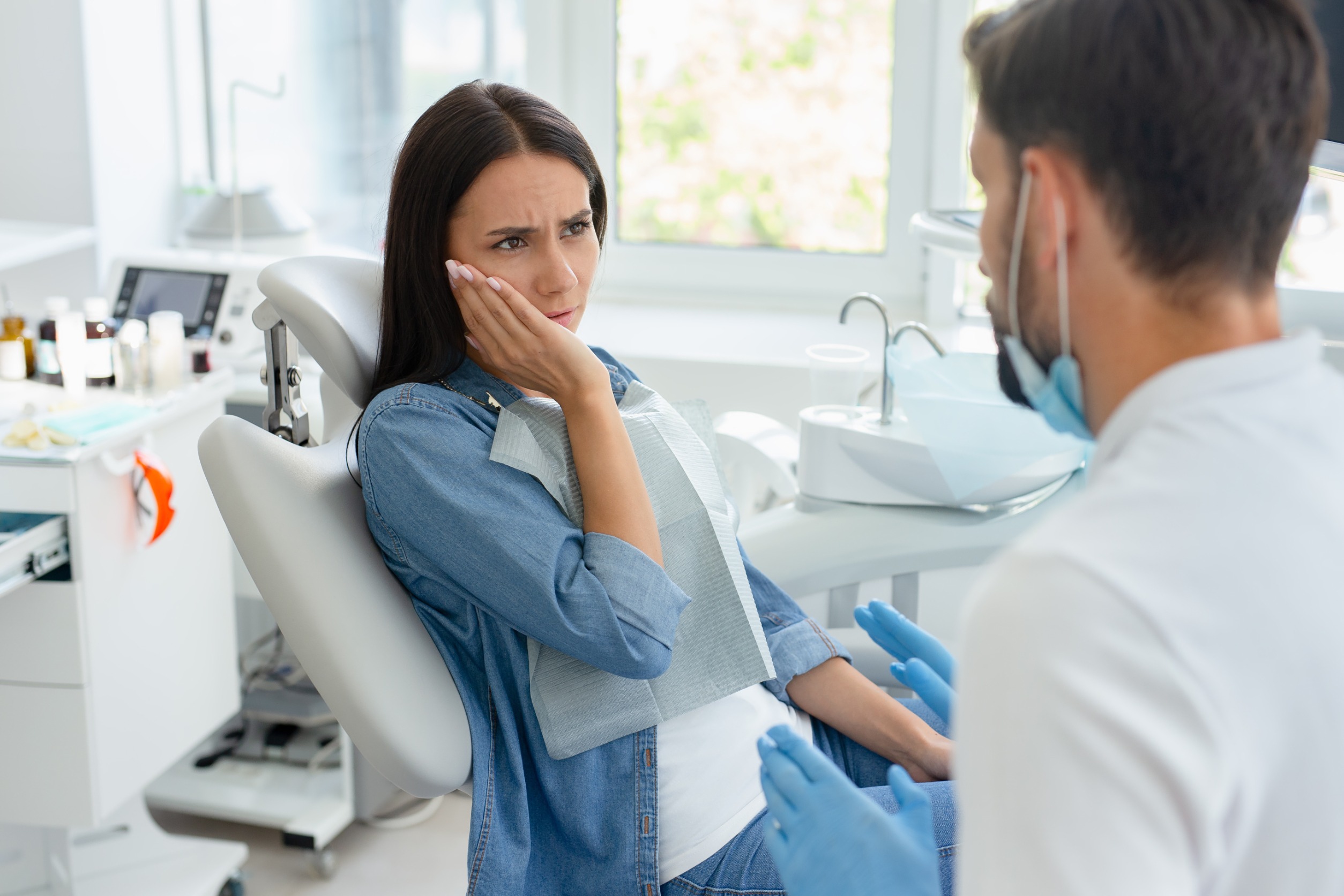 Jakie zabiegi wykonuje periodontolog?
