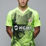 Damian Dabrowski w zielonej koszulce meczowej