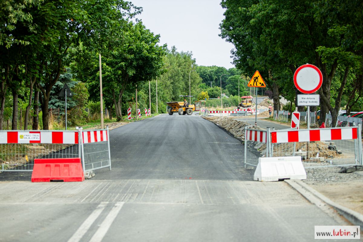 Spacerową dalej trzeba objeżdżać. Prace trwają