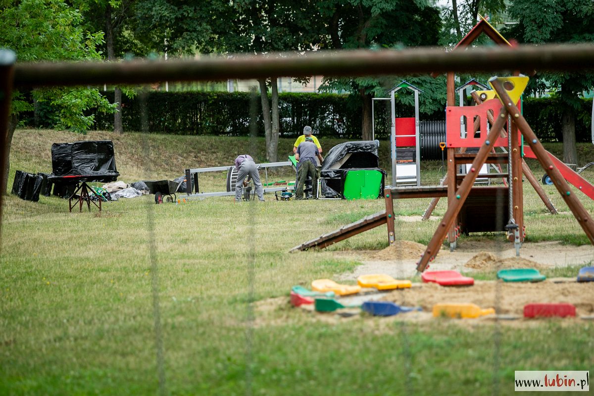 Ruszyły prace nad placami zabaw przy przedszkolach