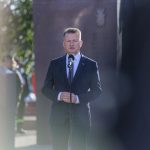 kwiaty pod pomnikiem, Legnica (6)