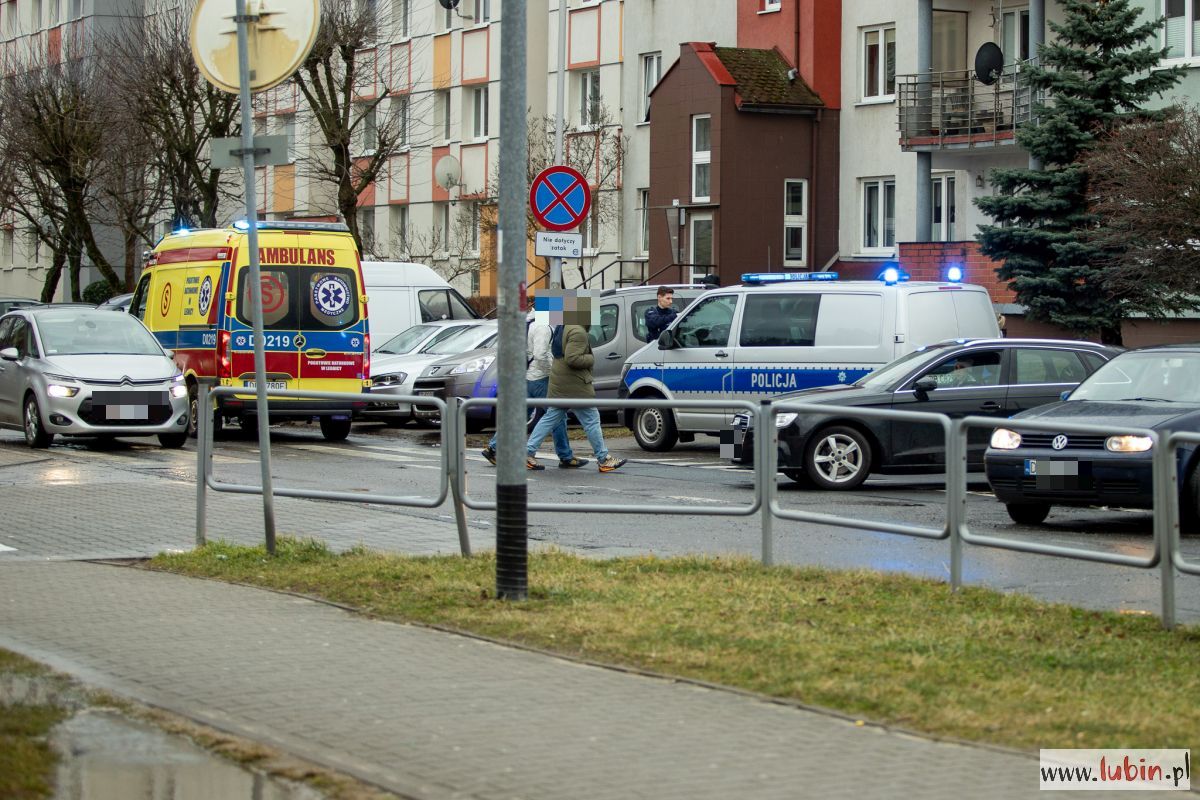 Nastolatek potrącony na pasach