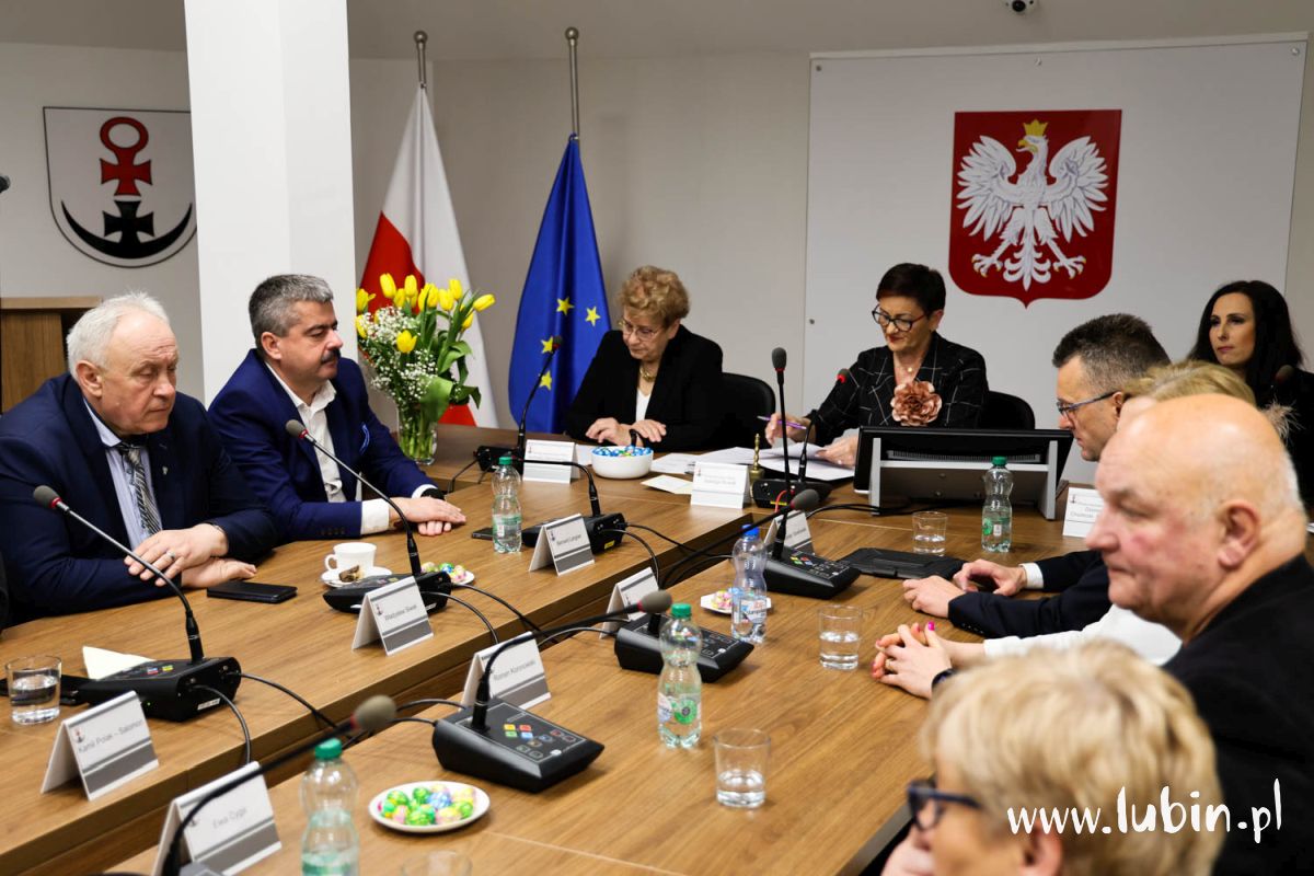 Radni powiatowi spotkali się dziś na sesji