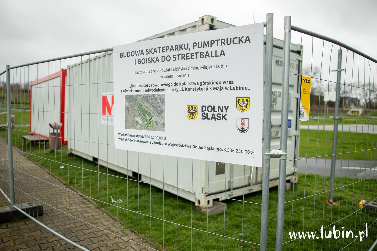 Umowa podpisana, teren ogrodzony – rusza budowa pumptracku