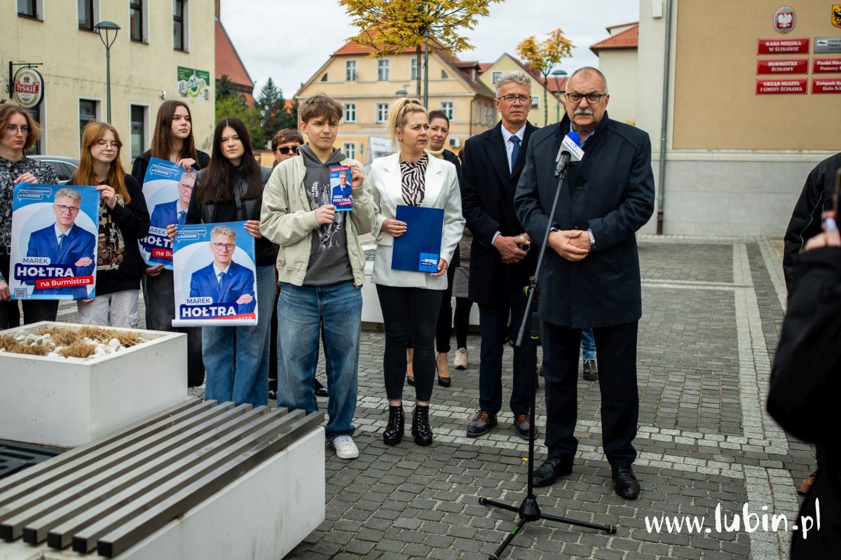 Marszałek angażuje się w kampanię w Ścinawie