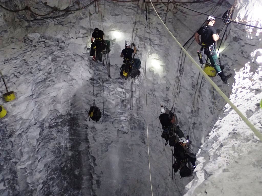 Ratownicy – alpiniści pracowali pod ziemią