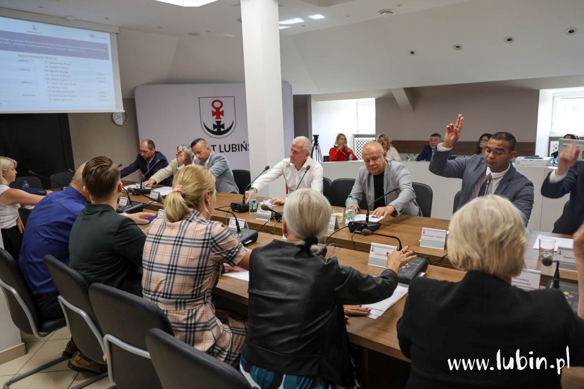Radni powiatowi wystawili świadectwo zarządowi
