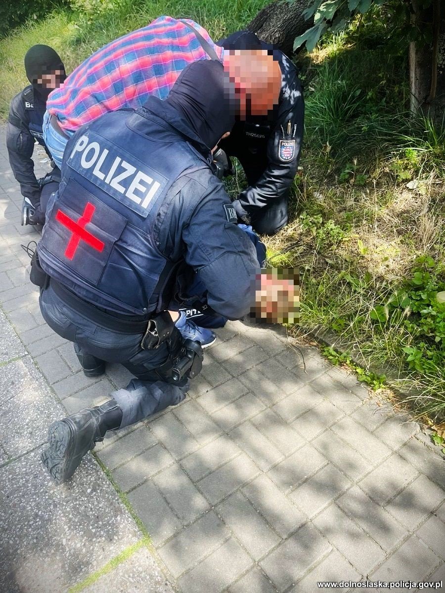 Pobił w Lubinie dwóch ludzi. „Łowcy głów” złapali go w Niemczech