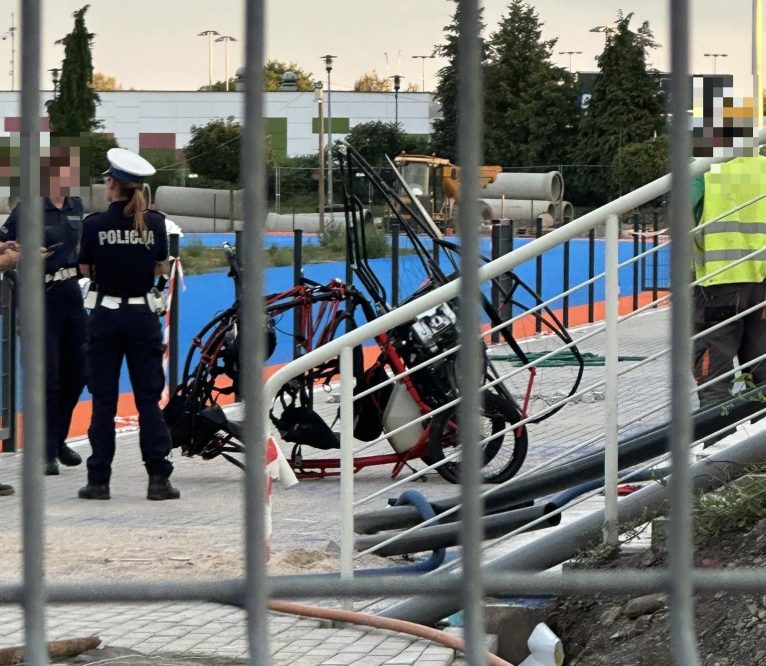 Upadek motolotni. Policja umarza postępowanie