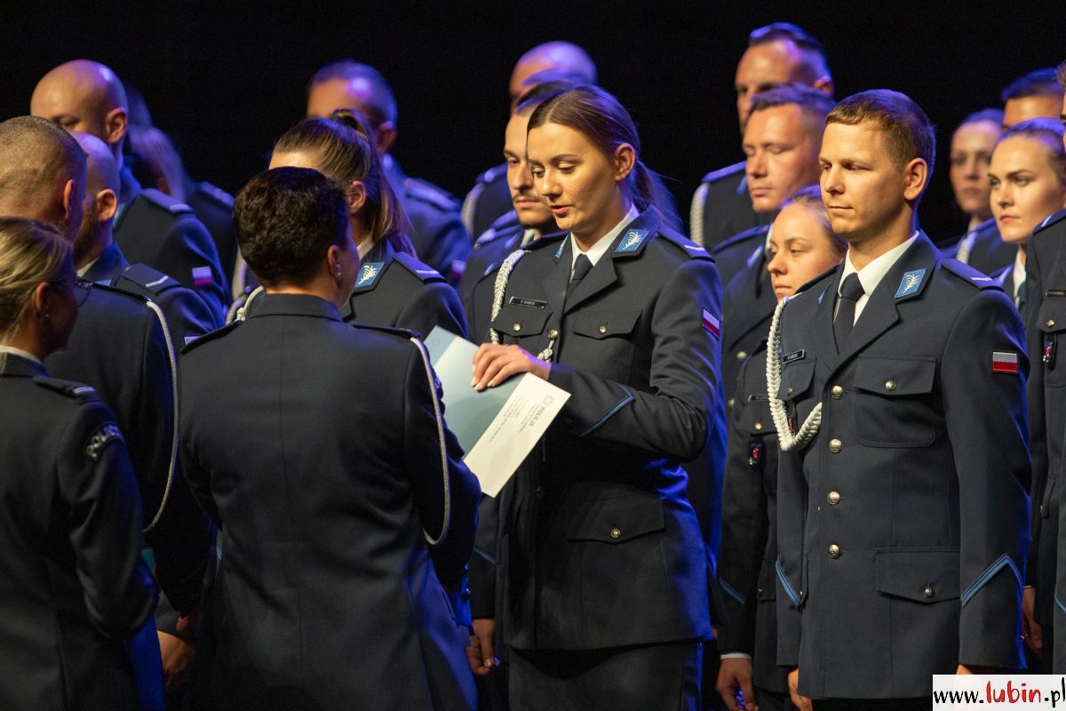 Lubińscy policjanci odebrali awanse i odznaczenia