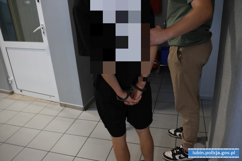 Pozbył się narkotyków, wyrzucając je przez okno