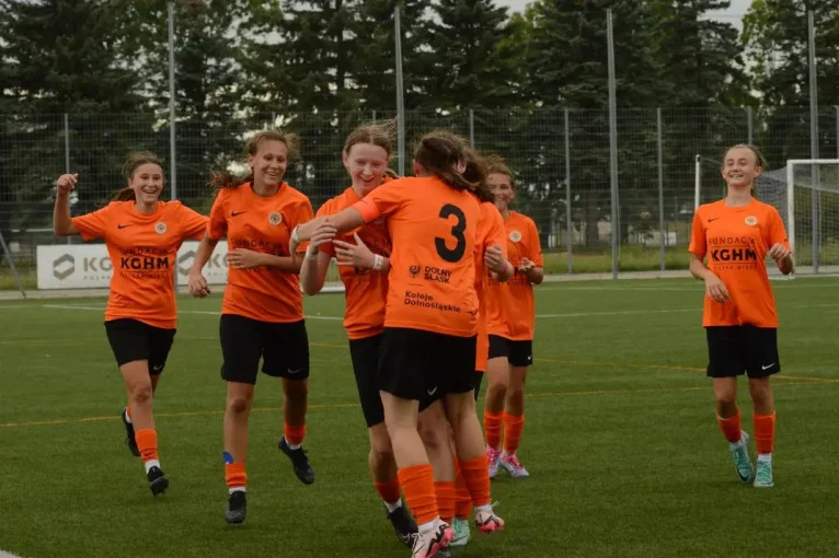 Dwa zwycięstwa piłkarek FemGol