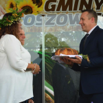 Misterium chleba to jeden z najważniejszych momentów dożynek. Na zdjęciu marszałek Paweł Gancarz Źródło: doba.pl
