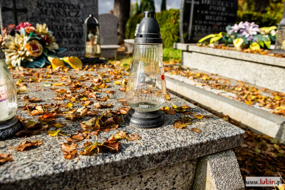 Porządkując groby, pamiętajmy o bezpieczeństwie