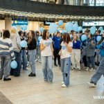 ZS nr 2 flashmob Międzynardodowy Dzień Praw Dziecka (15)