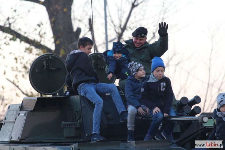 Dziś świętujemy! Lubin zaprasza na piknik wojskowy i wspólne śpiewanie