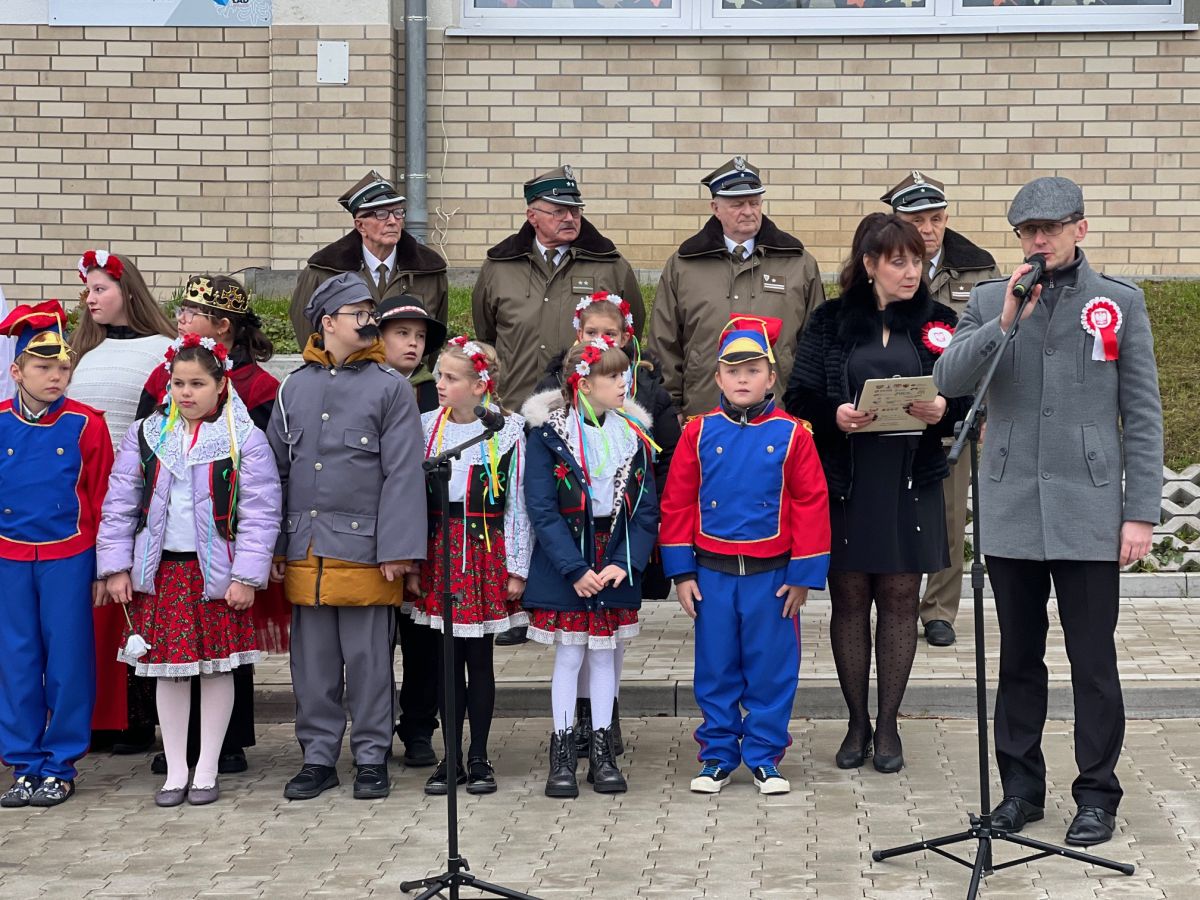 Biało-czerwone obchody z wojskiem