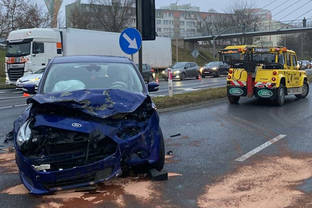 Zderzyli się przy moście. Duże korki z każdej strony