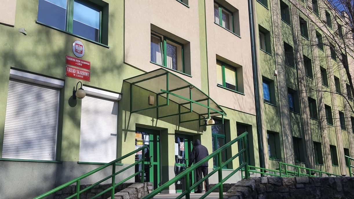 PIT-y spływają, skarbówka wypłaca pieniądze