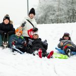 zabawy na śniegu, śnieg, zima, zjeżdżać, górka, wieloryb, lubin, 2025 (25)