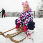 zabawy na śniegu, śnieg, zima, zjeżdżać, górka, wieloryb, lubin, 2025 (5)