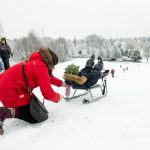 zabawy na śniegu, śnieg, zima, zjeżdżać, górka, wieloryb, lubin, 2025 (7)