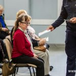 seniorzy, policja, szelki, plecka (10)