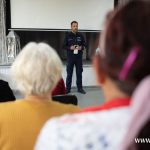 seniorzy, policja, szelki, plecka (4)