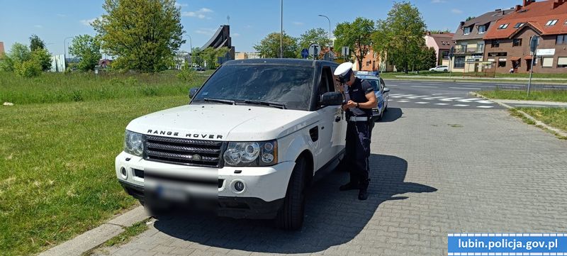 Straciła dowód i dostała mandat za… zbyt ciemne szyby