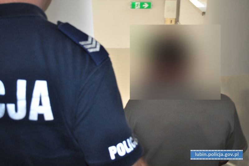 Czterech na jednego. Pobili chłopca dla paczki chipsów