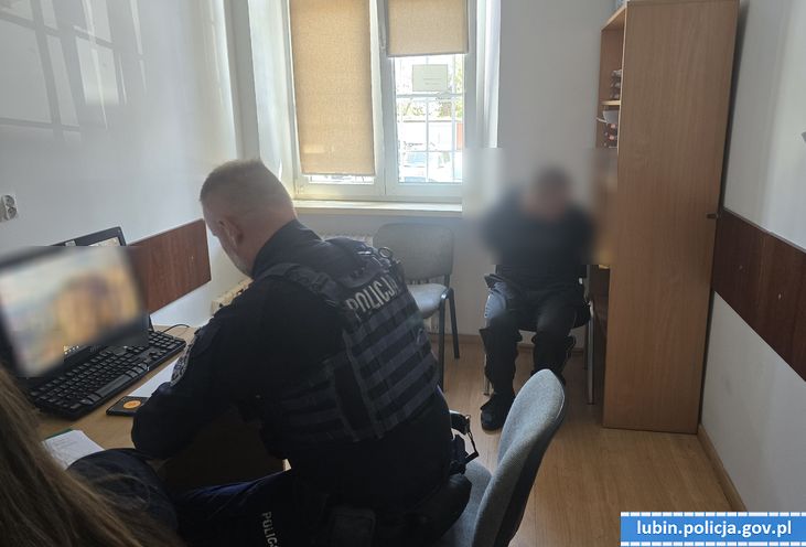 Złamał zakaz zbliżania się do babci, a dziadkowi ukradł pieniądze