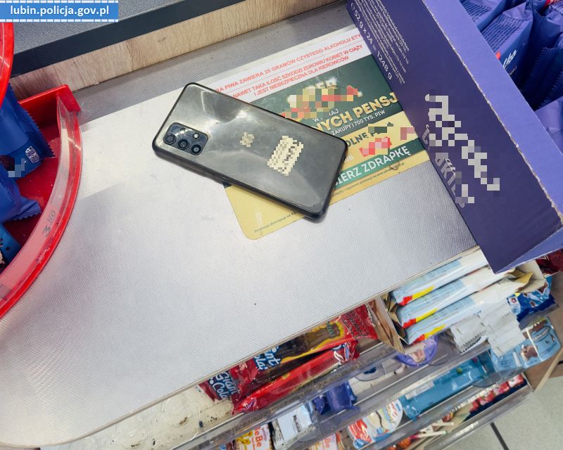 Ukradł telefon, by go zwrócić za „znaleźne”