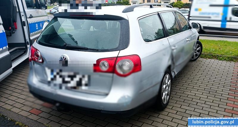 Z sądowymi zakazami i narkotykami w portfelu