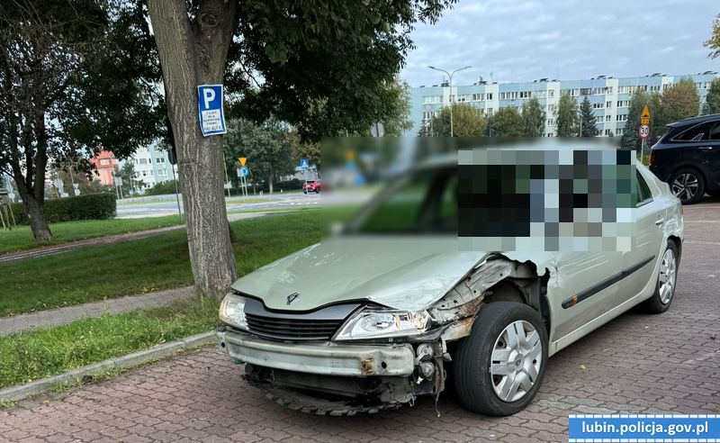 Jedno auto uszkodzone, drugie z przestawionym licznikiem