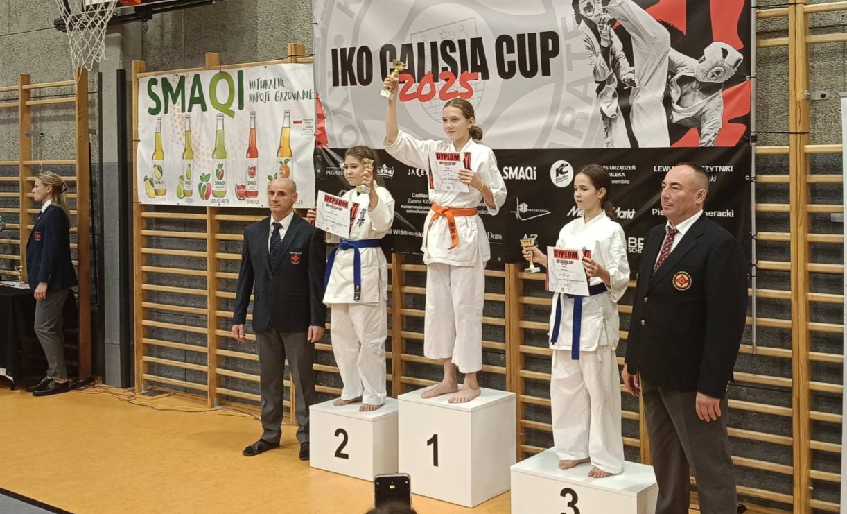 Worek medali karateków