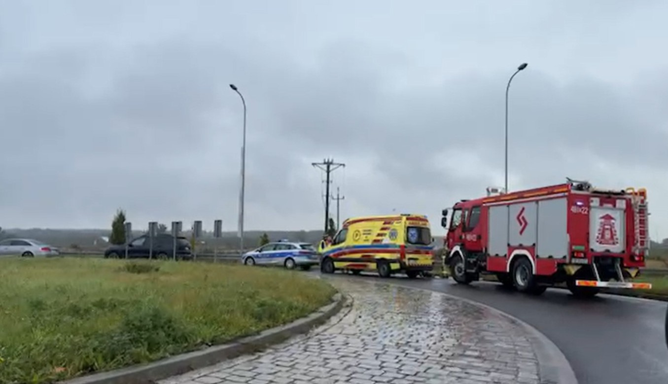 Kolizja na rondzie. Policja apeluje o ostrożność
